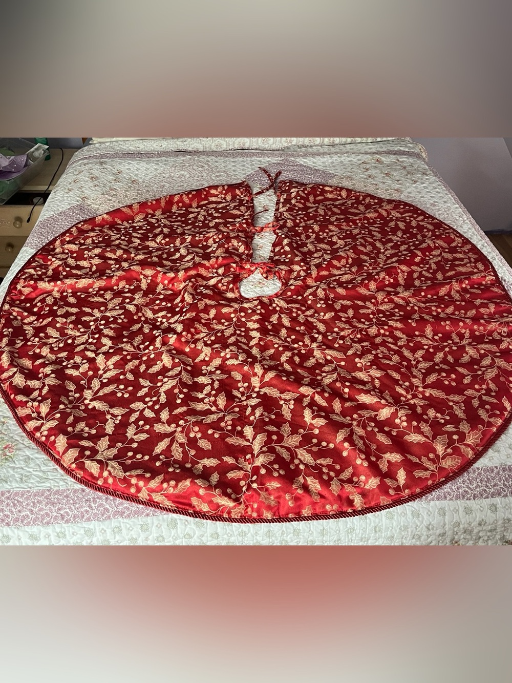 Hollyberry print tree skirt